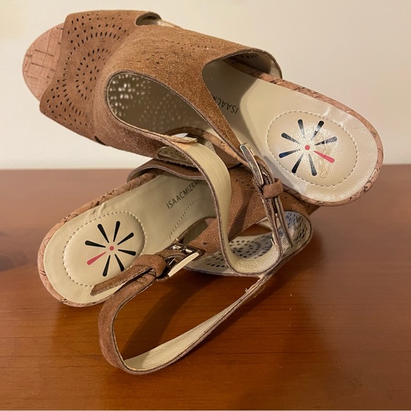 NWOT Isaac Mizrahi Live Seismic Suede Wedge Sandals Tan Brown Heels Leather 6.5 - Picture 7 of 11